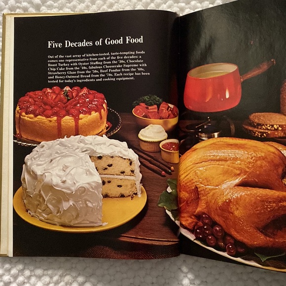Vintage Better Homes and Gardens Cookbook - Picture 2 of 9